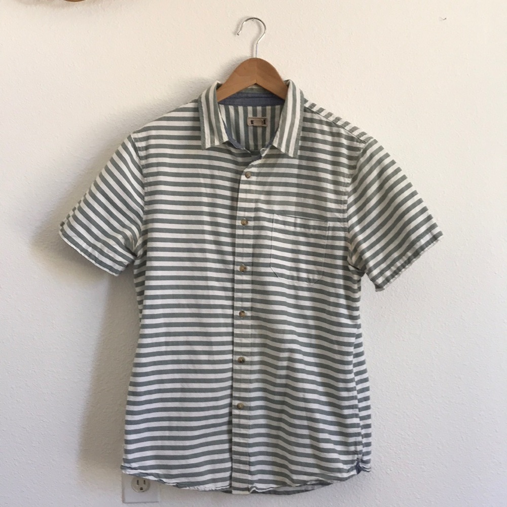 Men’s size L button up shirt